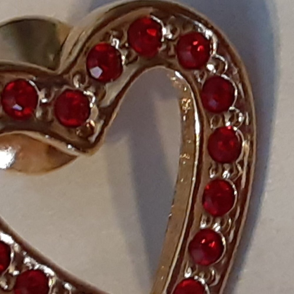 Avon Rhinestone Heart Pin - Picture 5 of 5